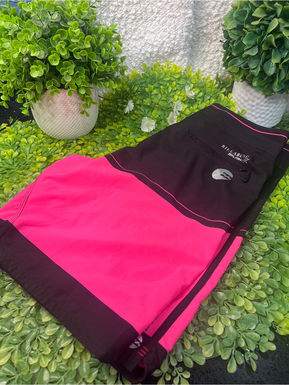 Billabong Men’s Black & Hot Pink Colorblock Boardshorts - Picture 2 of 8